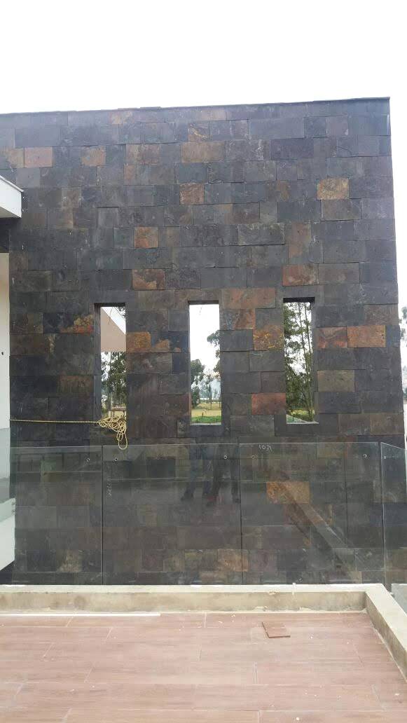 Aplicación exterior de piedra negra