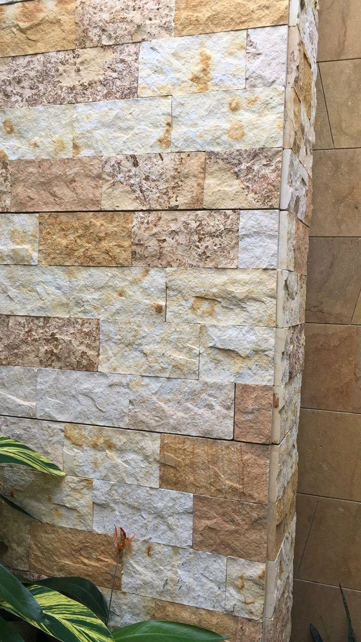 Piedra punteriada cortada — detalle